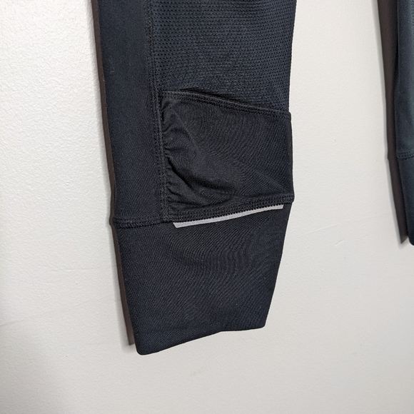 ✨3/$15 Athleta black exercise legging XS - Picture 8 of 13